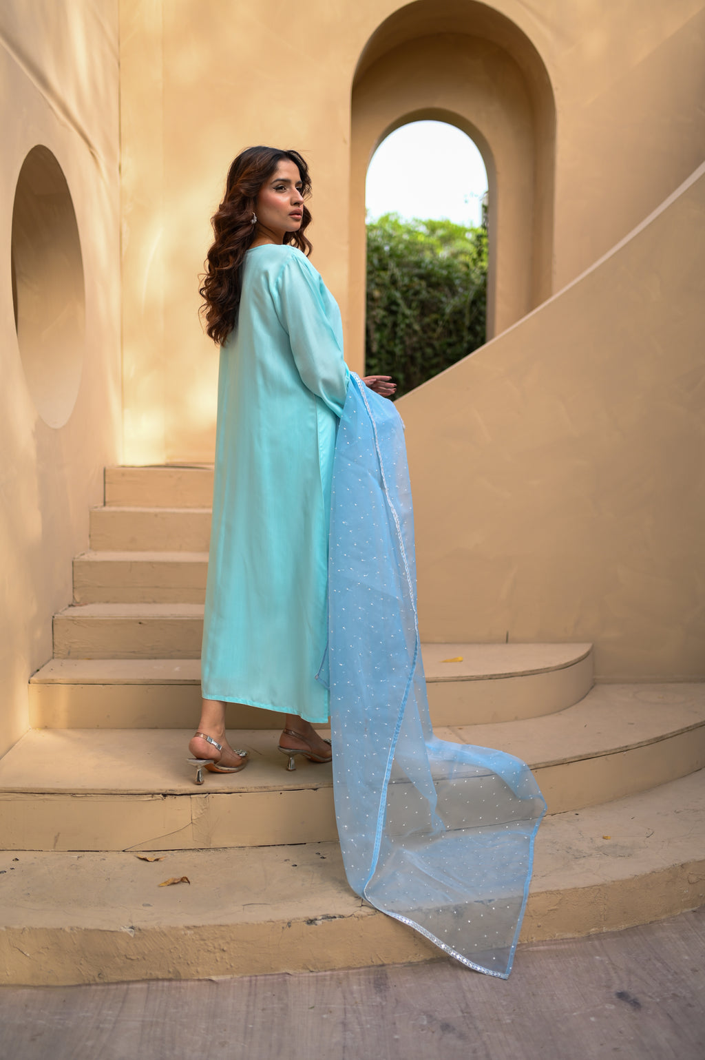 Lumira Ice kaftan side slit and organza dupatta detail by ARSHAÉ