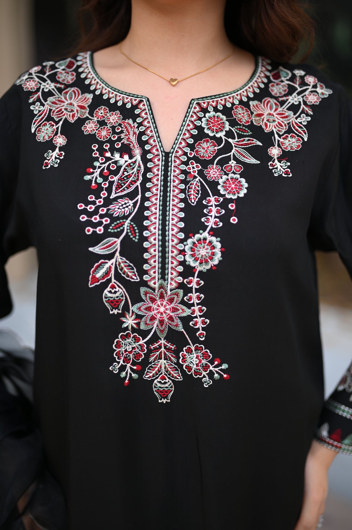 Noiré black silk kaftan with organza dupatta by ARSHAÉ, additional detail view